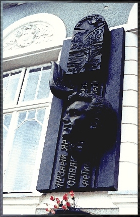 Memorial plaque to the national artist of Ukraine Nazarij Yaremchuk, 1995